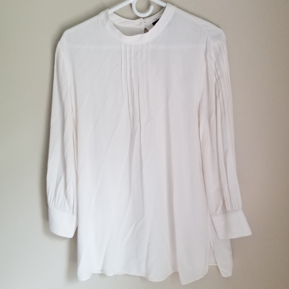 Banana Republic Creme Pleated Longsleeve Blouse